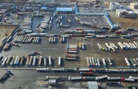 واردکنندگان خودرو تا ۹ فروردین برآورد ارزی را اعلام کنند