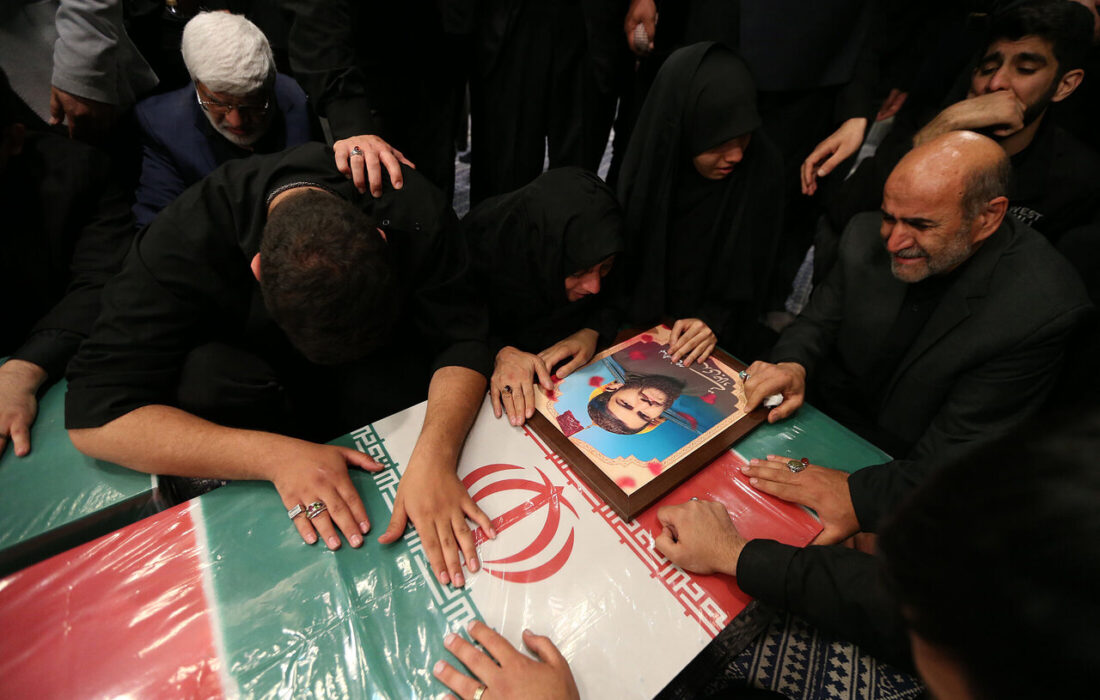 صحنههایی از تشییع پیکر ۷ شهید قدس در حسینیه امام خمینی(ره)