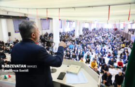 اقامه آخرین نمازجمعه ماه رمضان با حضور چشمگیر زرین‌شهری‌ها