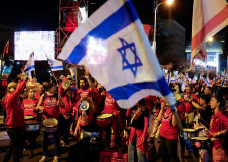 تظاهرات مجدد صهیونیست‌ها در تل آویو و درخواست مبادله فوری اسرا