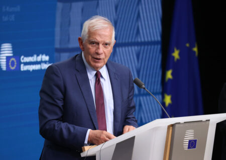 بورل بار دیگر همه طرف‌ها را به خوشتن‌داری دعوت کرد