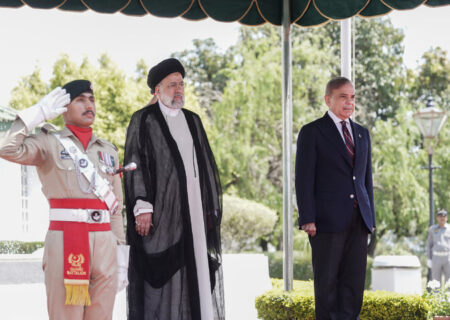 آیت‌الله رئیسی: روابط ایران و پاکستان فراتر از همسایگی و متکی بر برادری و روابط قلبی عمیق و تاریخی است