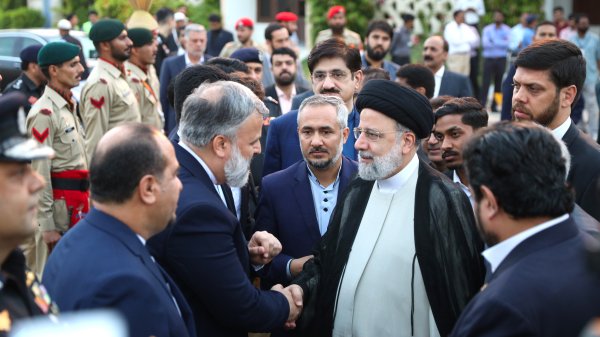 آیتالله رئیسی پاکستان را به مقصد سریلانکا ترک کرد