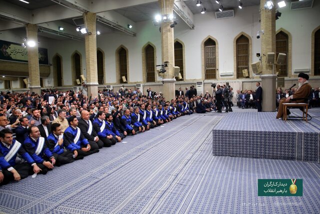 رهبر انقلاب: تحریمها ملت ایران را از پا در نمیآورد