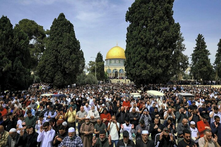 نماز جمعه ۱۲۰ هزار نفره فلسطینی‌ها در مسجد الاقصی همزمان با روز جهانی قدس