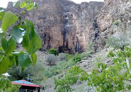 آبشار شاهلولاک؛ منزلگاه بهشتی کوهنوردان و گردشگران نیازمند استقرار تیم‌های هلال احمر و امداد و نجات