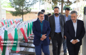 ادای احترام معاون سیاسی، امنیتی و اجتماعی استانداری اصفهان به مقام شامخ شهدا در زرین شهر