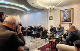 حضور وزیر فرهنگ در منزل شهید حسین امیرعبداللهیان