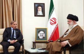 رهبر انقلاب در دیدار نخستوزیر پاکستان: سفر اخیر آقای رئیسی به پاکستان میتواند نقطه عطفی در روابط دو کشور باشد