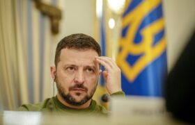 دادگاه اوکراینی مشروعیت ریاست جمهوری زلنسکی را بررسی میکند