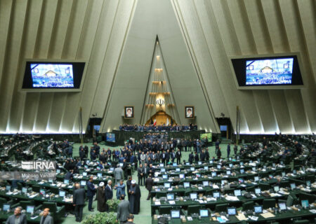 جلسه علنی مجلس آغاز شد