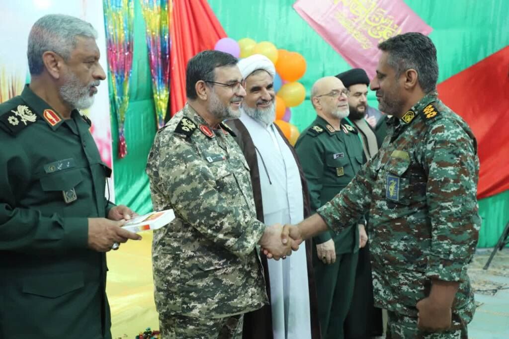 عیدانه رهبر معظم انقلاب به دریادلان مستقر در جزایز نازعات خلیجفارس اهدا شد