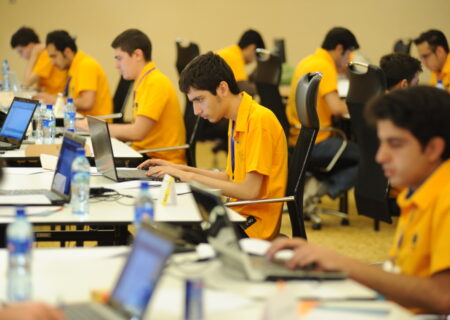 رقابت ۱۵۰ دانش آموز در مسابقات برنامه نویس کشور در نجف آباد