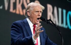 فاکسنیوز: سرویس مخفی سخنرانی ترامپ را به تاخیر انداخت