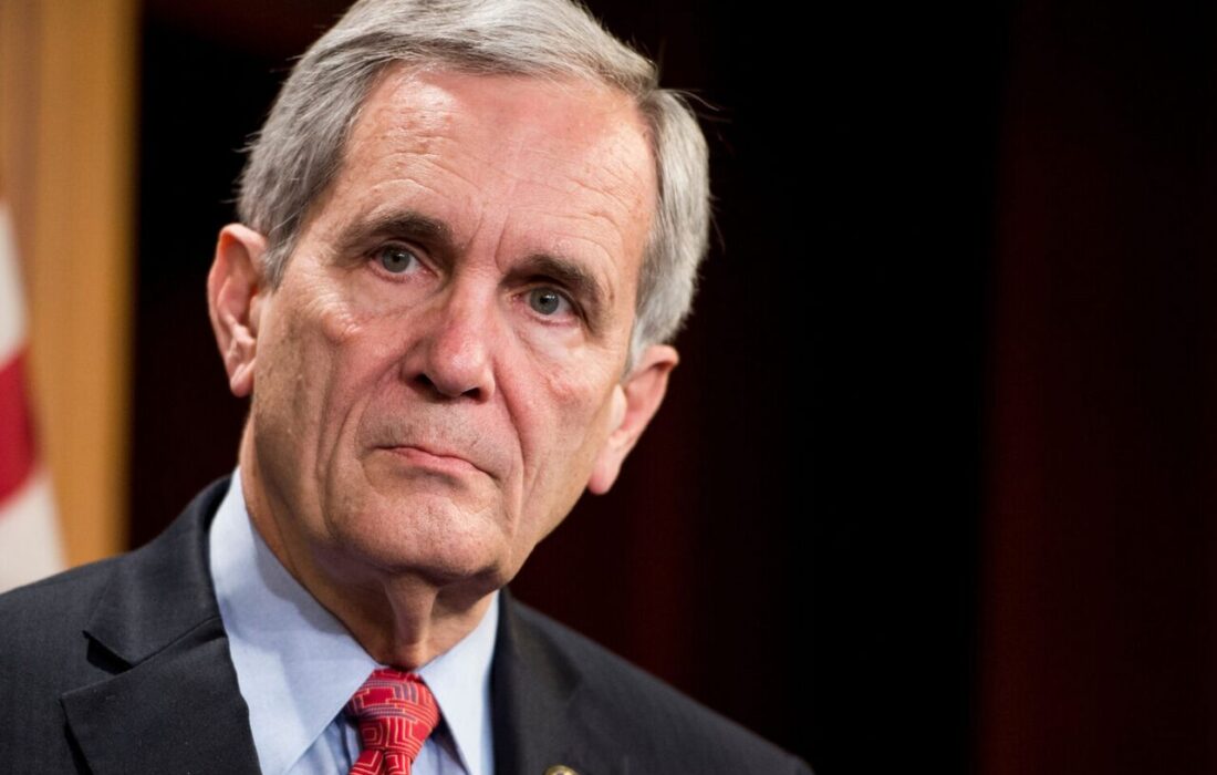 نماینده دموکرات کنگره آمریکا خواستار کناره‌گیری بایدن از رقابت‌های انتخاباتی شد