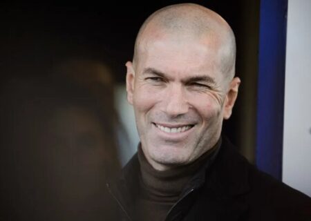 مشعل المپیک فرانسه در دستان زیدان