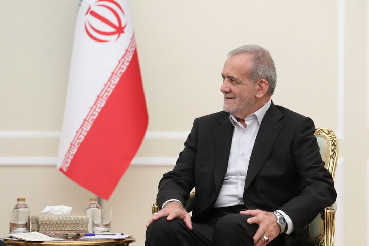 رئیس جمهور: روابط دوستانه با مالزی را مستحکمتر و موثرتر خواهیم کرد