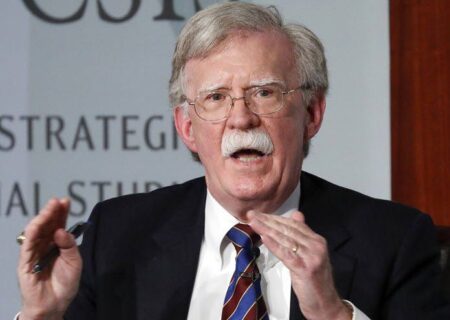 بولتون: طرح صلح ترامپ برای فروختن اوکراین است