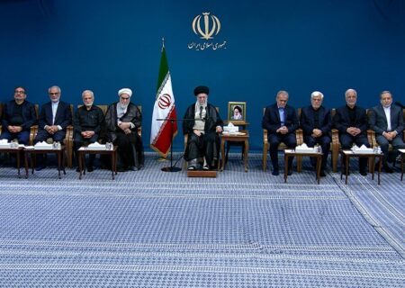 رهبر انقلاب: اولویت فوری حل مسئله گرانی و تورم است