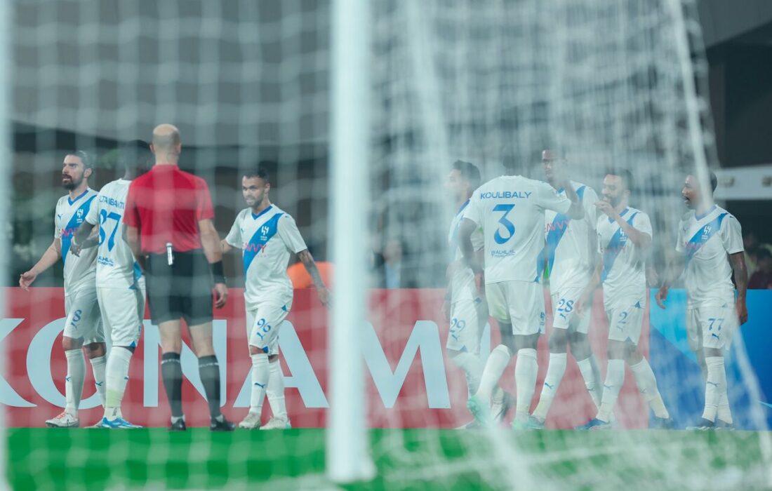 جدول پخش زنده بازیهای فوتبال امروز دوشنبه ۵ آذر