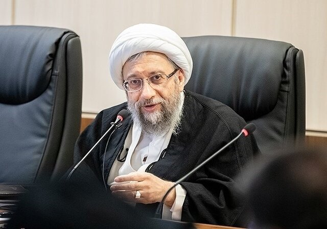 آیت الله آملی لاریجانی: غنی سازی در کشور از خطوط قرمز مذاکرات است