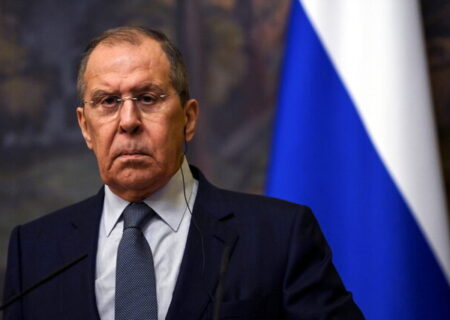 لاوروف : کشورهای زیادی سلاح روسی را به سلاح های غربی ترجیح می دهند
