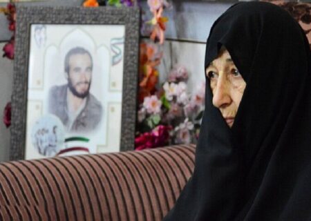 پیکر مادر شهید خرازی در گلستان شهدای اصفهان آرام گرفت