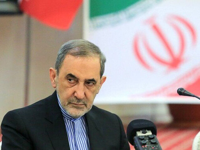 ولایتی: مکانیزم ماشه نشان دهنده ناتوانی و عجز غرب است/ترامپ نسخه جدیدی از هیتلر