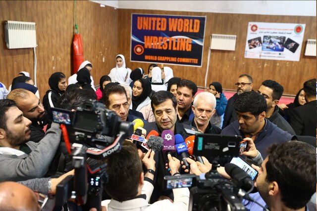 بازدید وزیر ورزش از فدراسیون ناشنوایان/ دنیامالی: به وجود شما افتخار میکنم