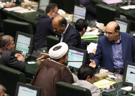 استیضاح از دستور کار مجلس خارج نشده است