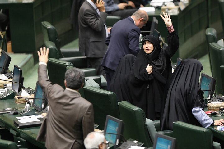 دولت مکلف به راه اندازی سامانه خدمات حقوقی برای ایرانیان خارج از کشور شد