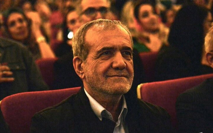 رئیسجمهور به تماشای «منظومه سیمرغ» نشست