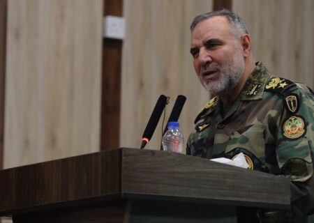 فرمانده نیروی زمینی ارتش: با چشمان بیدار دست ما همواره روی ماشه است