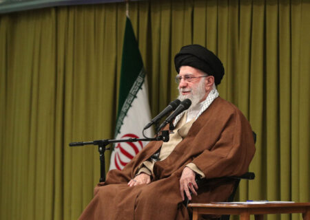 در برنامه‌های اعتکاف کاری کنید که روحیه معنوی در میان جوانان تثبیت بشود