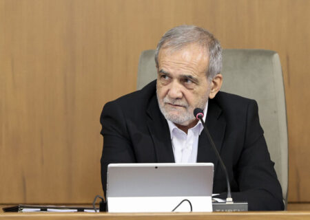 پزشکیان با خیر مدرسه‌ساز دیدار کرد