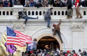 آزادی صدها حمله کننده به کنگره آمریکا پس عفو از سوی ترامپ