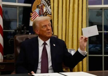 ترامپ: زلنسکی آماده امضای توافق صلح با روسیه است