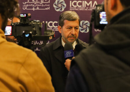 استاندار اصفهان:   ۶۰۰ بازار محلی در استان اصفهان در حوزه صنایع دستی آغاز به کار کرده است