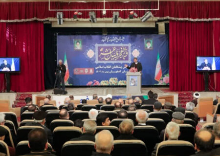 استاندار اصفهان: تجربه ۴۶ ساله انقلاب، سرلوحه گام‌های پیش‌روست