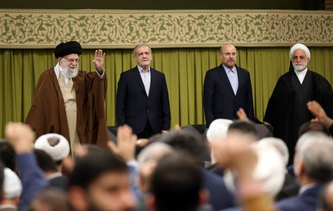 رهبر معظم انقلاب: بعثت یک جریان مستمر و همیشگی است/آمریکا توصیف کامل استعمار و استکبار