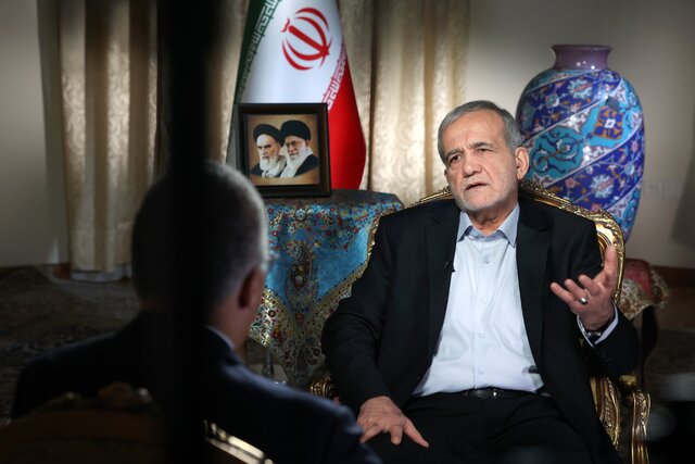 رئیسجمهور: آماده گفتوگو با لحاظ عزت و حکمت خودمان هستیم