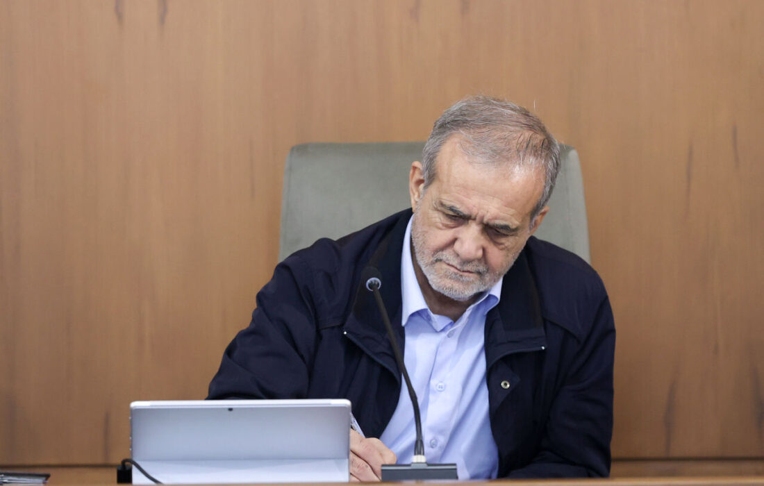 پیام تسلیت پزشکیان در پی درگذشت خواهر شهیدان قمی