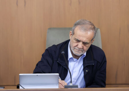 پیام تسلیت پزشکیان در پی درگذشت خواهر شهیدان قمی