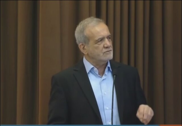 رئیسجمهور از دو قطبی سازیهای کاذب انتقاد کرد