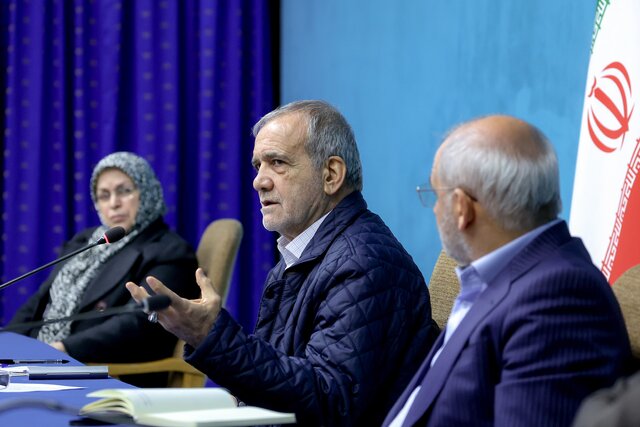 رئیس جمهور: همزمان برای معیشت، آموزش و سلامت مردم در حال برنامهریزی و اقدام هستیم