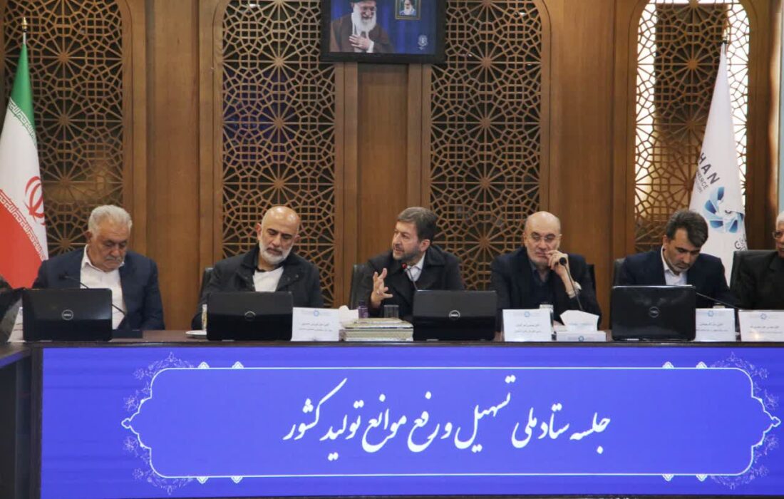 استاندار اصفهان: تسهیل قوانین ارزی برای هنرمندان و صادرکنندگان صنایع دستی در اصفهان