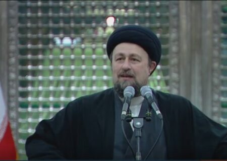 سید حسن خمینی: دشمنان از هر سو آمده‌اند، اگر با هم باشیم بسیار قوی هستیم