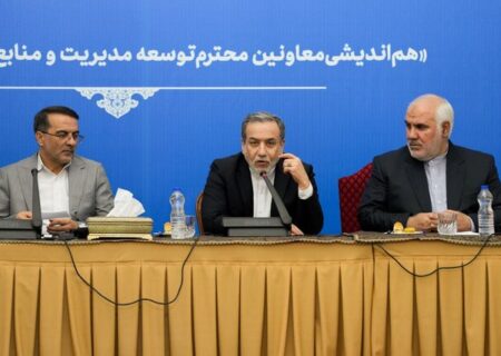 برای توسعه روابط با همسایگان تلاش می‌کنیم