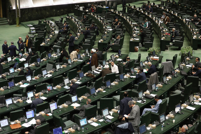 ۱۶ وزیر برای ارائه گزارش و پاسخ به نمایندگان به کمیسیونهای مجلس میروند