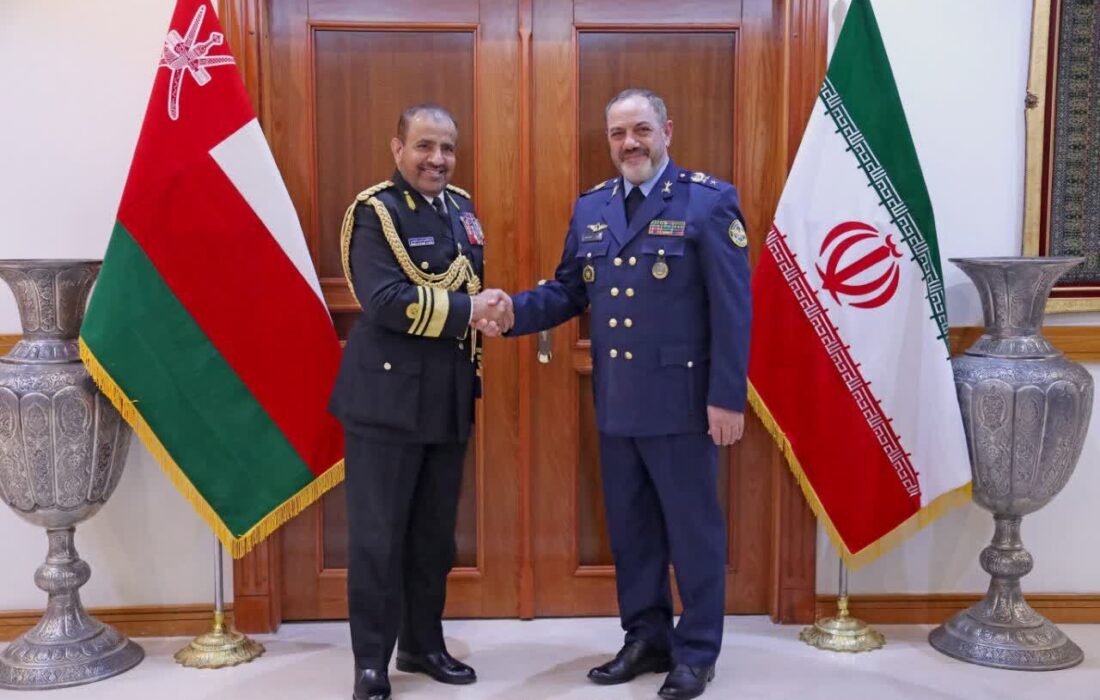 دیدار وزیر دفاع با رئیس ستاد کل نیروهای مسلح سلطنت عمان
